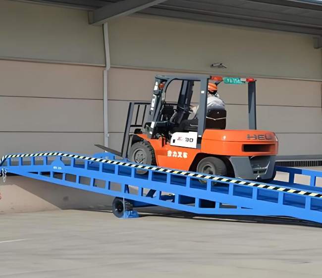 镇江移动式卸货平台（叉车用）